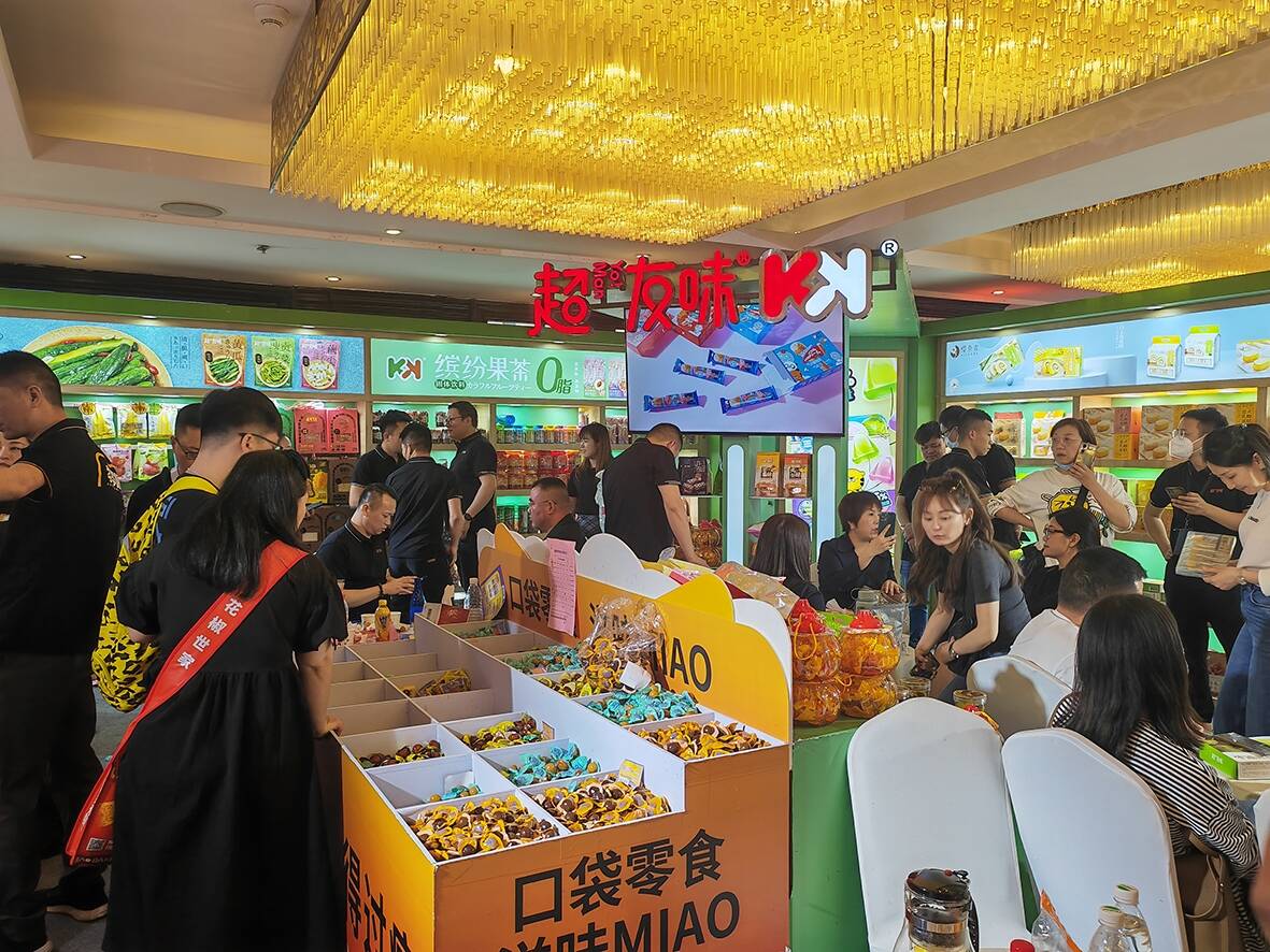 石狮食品企业携拳头产品亮相成都春糖酒店展