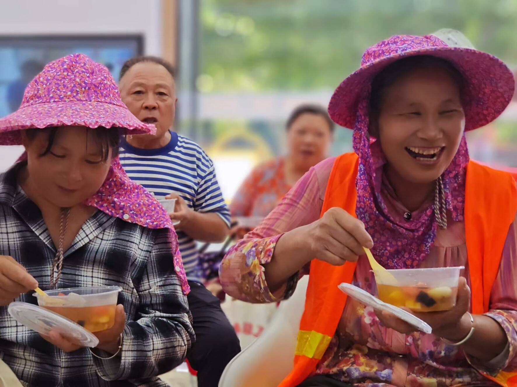 锦尚镇总工会开展防暑降温慰问活动