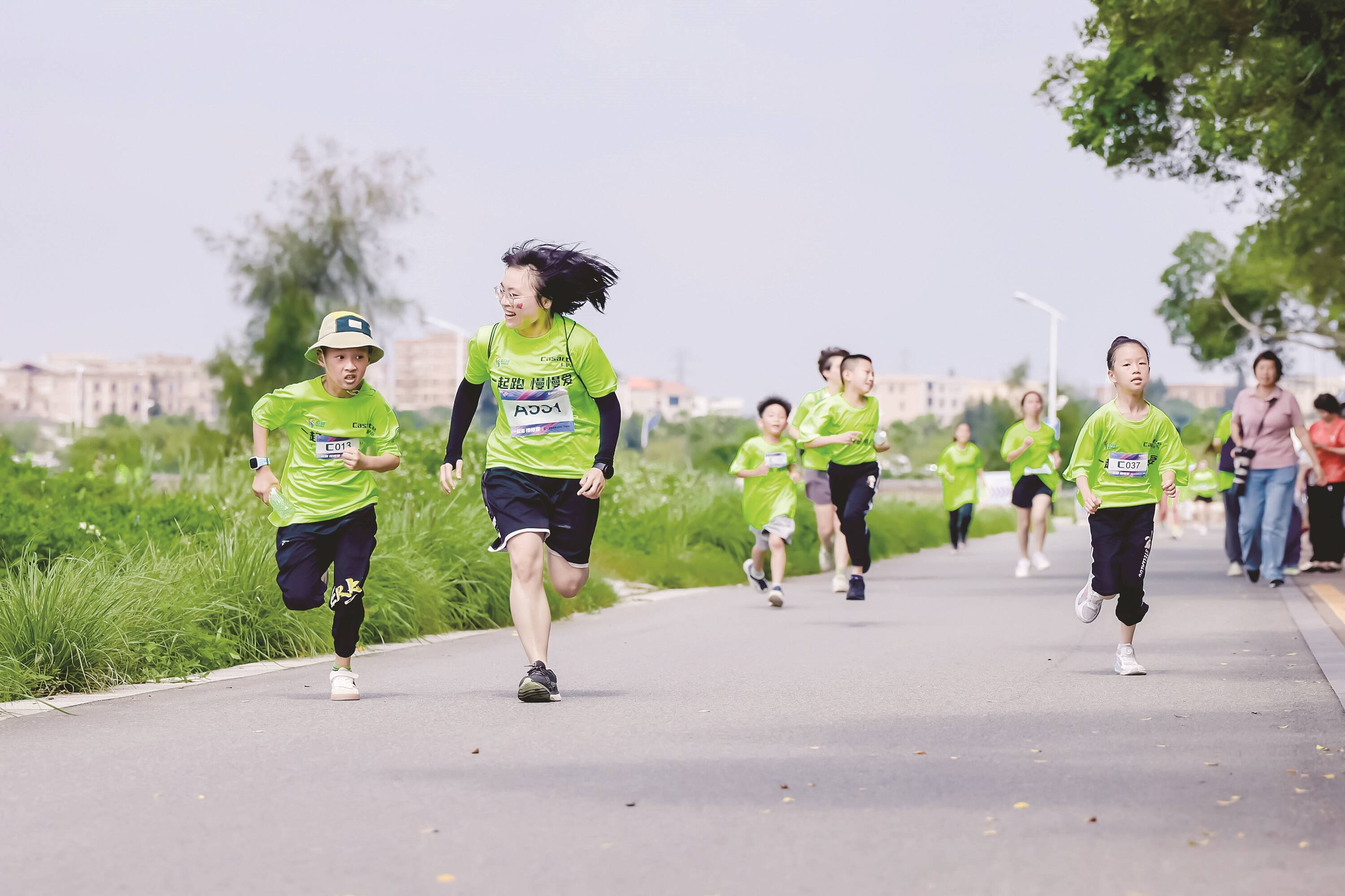 亲子"马拉松"快乐开跑